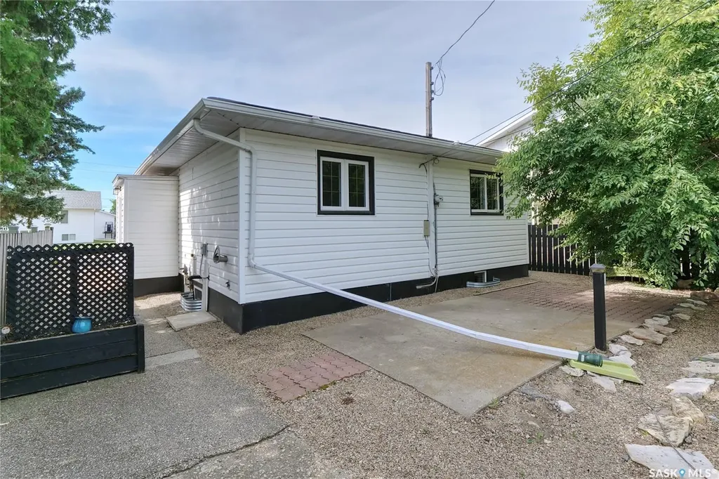 924 Hall Street W Moose Jaw SK S6H 2S4