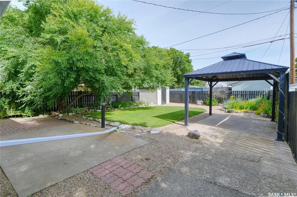 924 Hall Street W Moose Jaw SK S6H 2S4