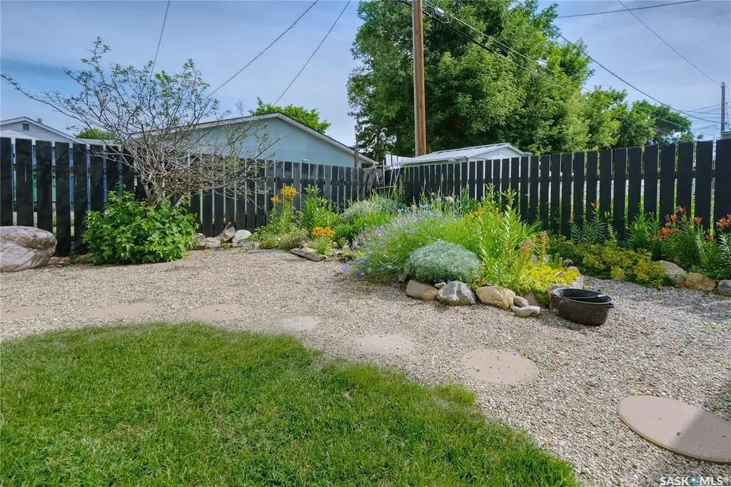 924 Hall Street W Moose Jaw SK S6H 2S4