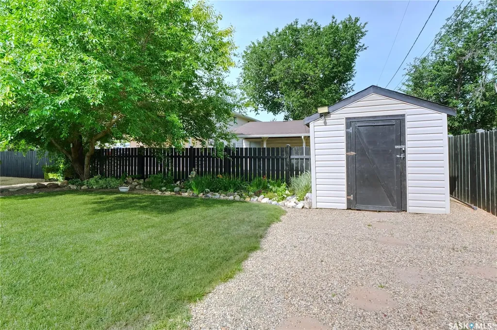 924 Hall Street W Moose Jaw SK S6H 2S4