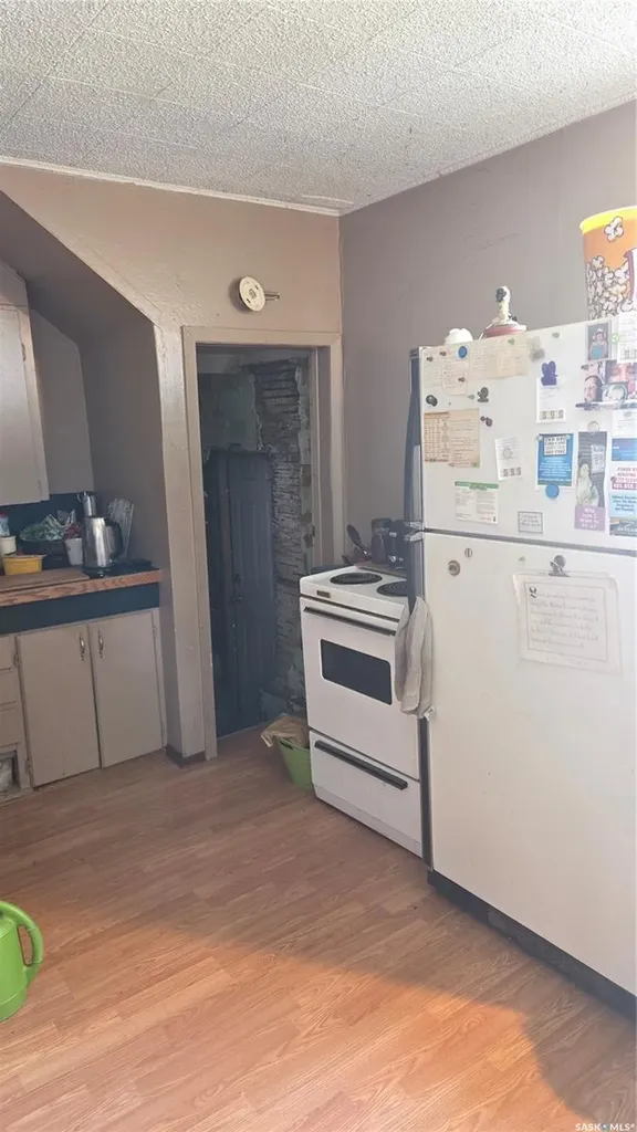 419 Home Street W Moose Jaw SK S6H 4X4