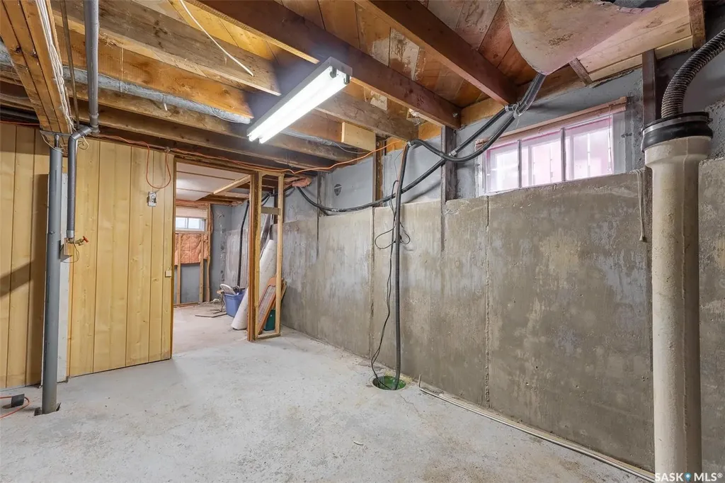2236 Mackay Street Regina SK S4N 2S8