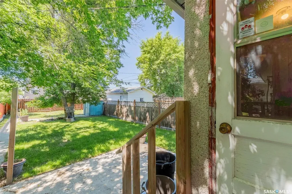 2236 Mackay Street Regina SK S4N 2S8