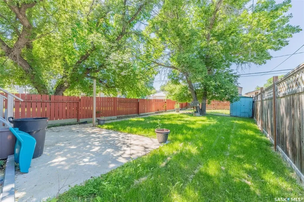 2236 Mackay Street Regina SK S4N 2S8