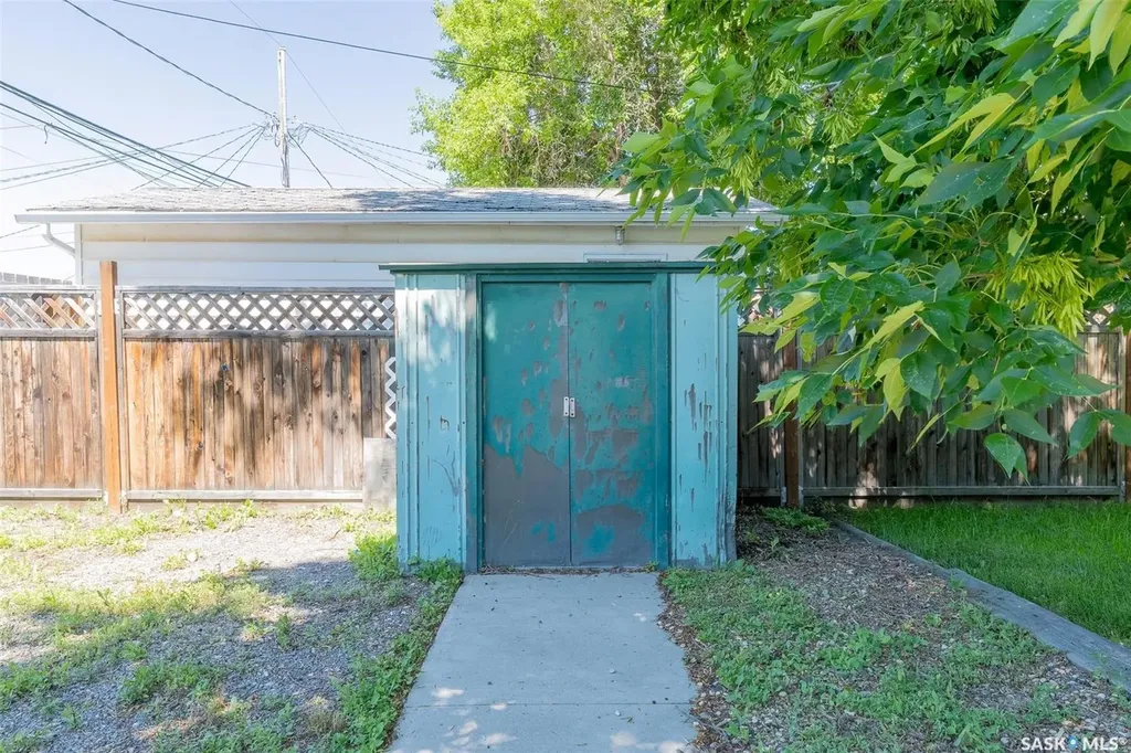 2236 Mackay Street Regina SK S4N 2S8