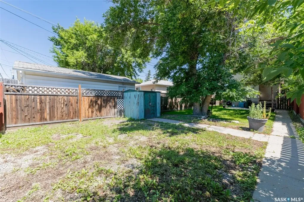 2236 Mackay Street Regina SK S4N 2S8