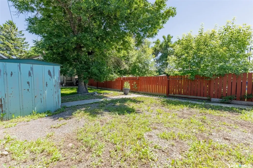 2236 Mackay Street Regina SK S4N 2S8
