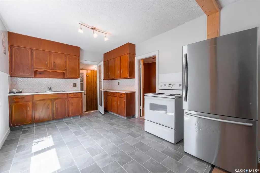 2236 Mackay Street Regina SK S4N 2S8