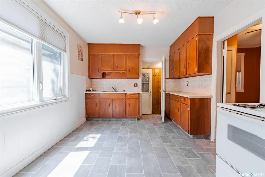 2236 Mackay Street Regina SK S4N 2S8