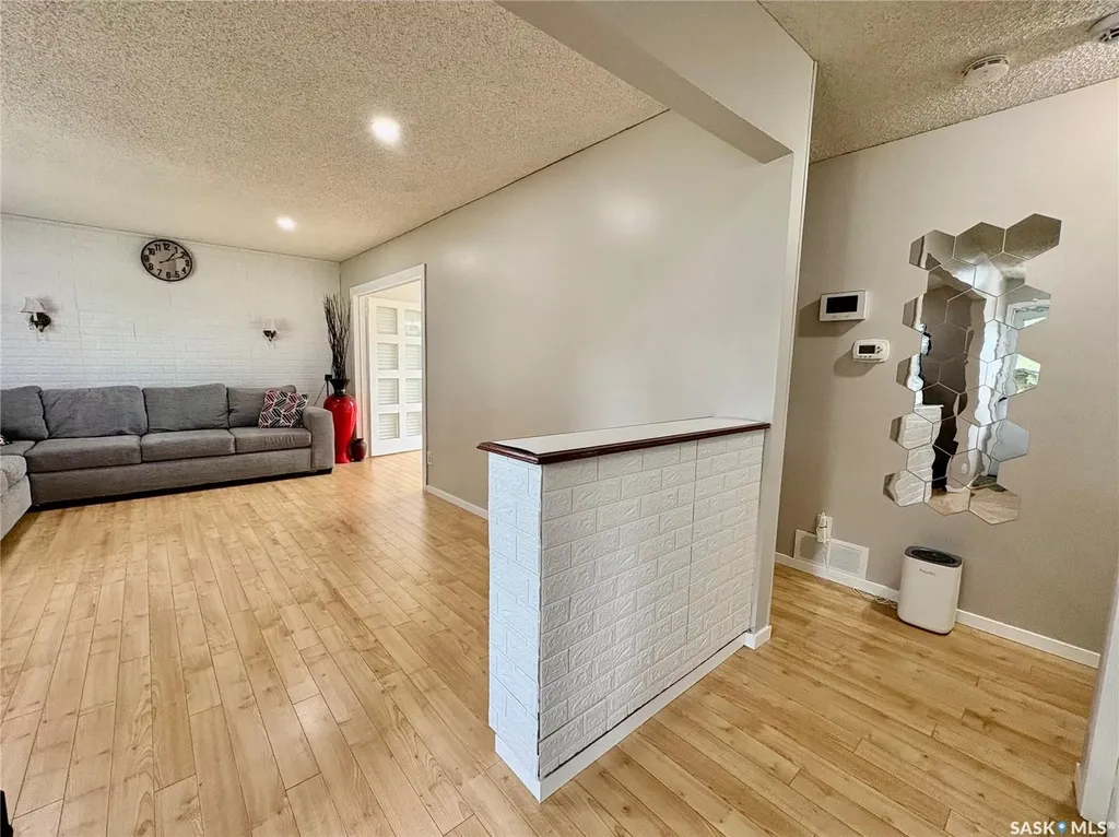 10 Mackie Crescent Saskatoon SK S7L 3V3