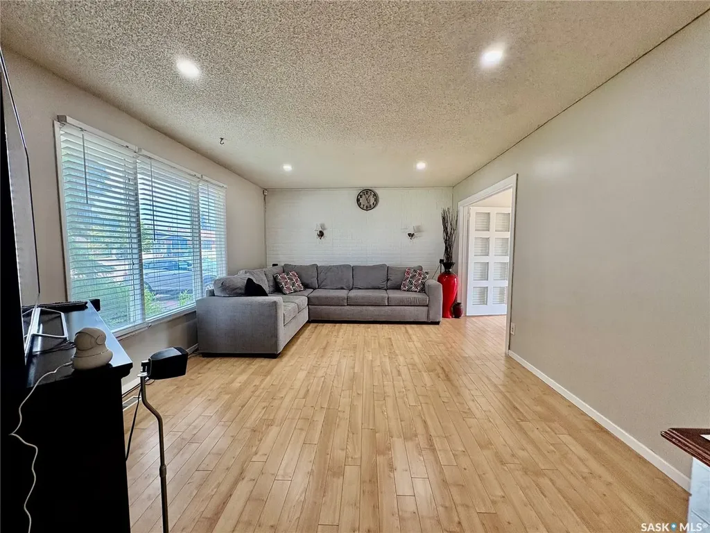 10 Mackie Crescent Saskatoon SK S7L 3V3