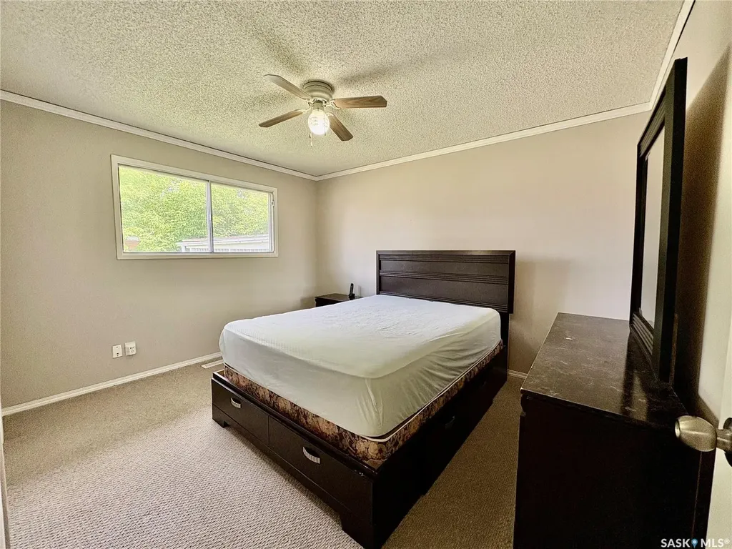 10 Mackie Crescent Saskatoon SK S7L 3V3