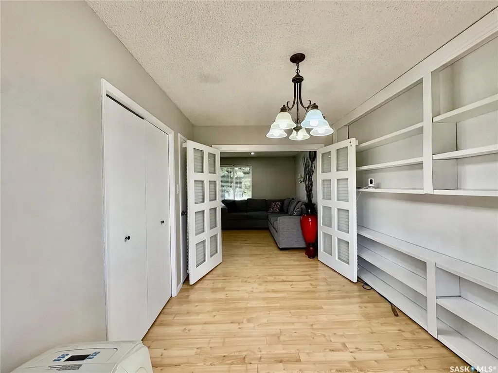 10 Mackie Crescent Saskatoon SK S7L 3V3