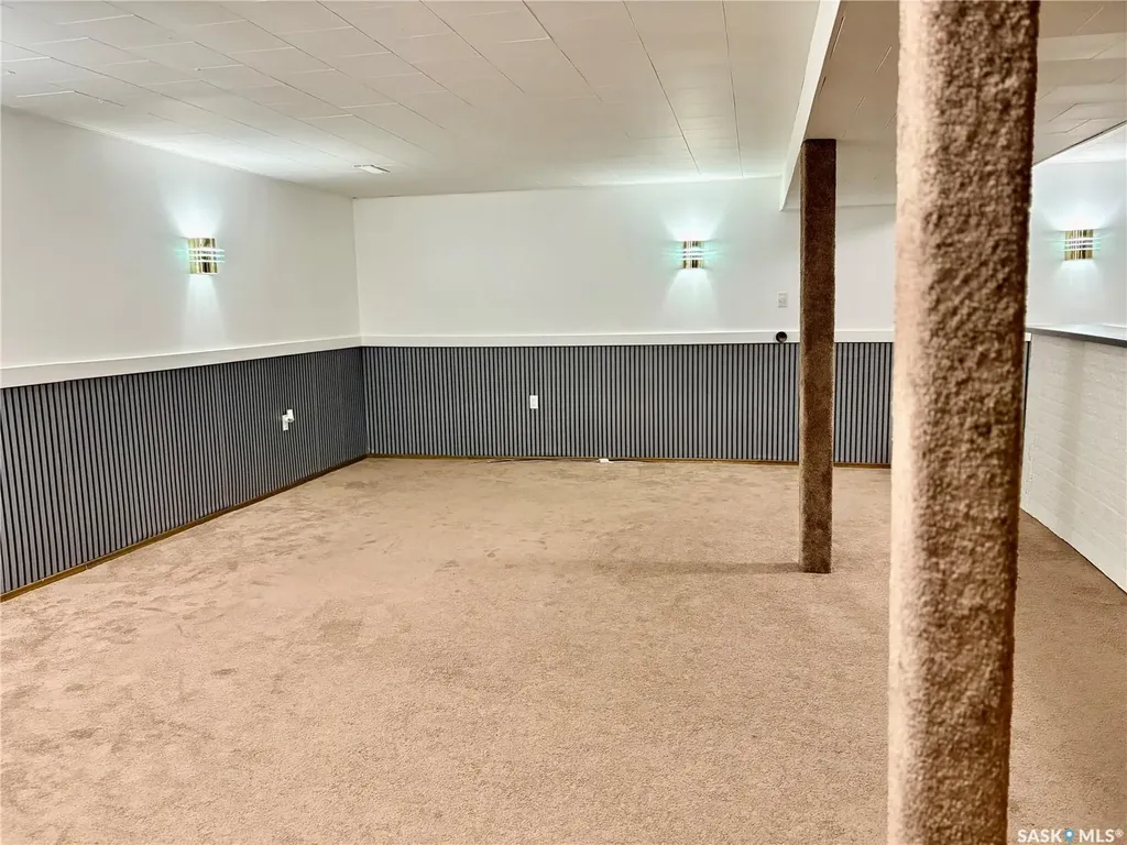 10 Mackie Crescent Saskatoon SK S7L 3V3