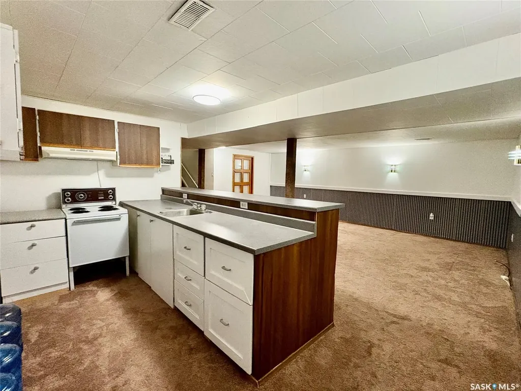 10 Mackie Crescent Saskatoon SK S7L 3V3