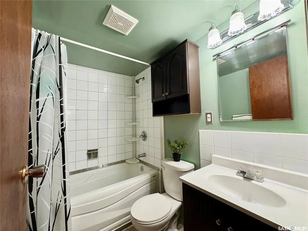 10 Mackie Crescent Saskatoon SK S7L 3V3