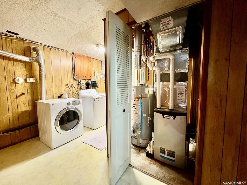 10 Mackie Crescent Saskatoon SK S7L 3V3