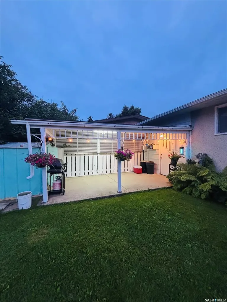 10 Mackie Crescent Saskatoon SK S7L 3V3