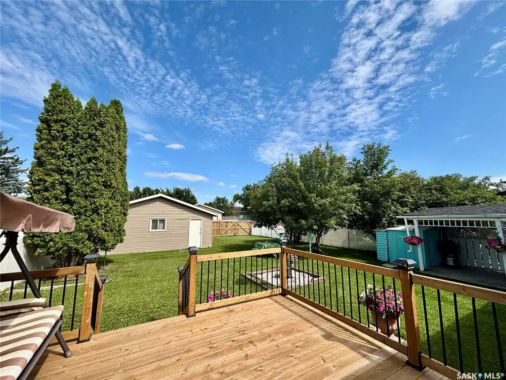 10 Mackie Crescent Saskatoon SK S7L 3V3