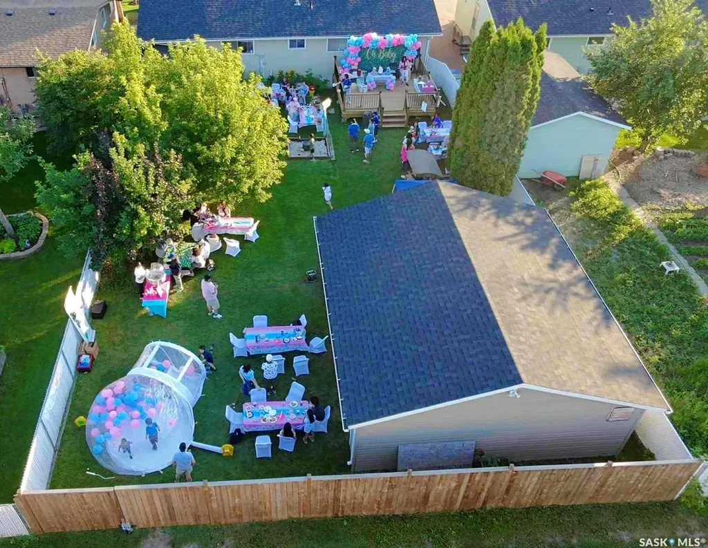 10 Mackie Crescent Saskatoon SK S7L 3V3