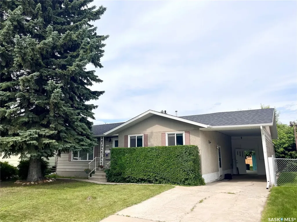 10 Mackie Crescent Saskatoon SK S7L 3V3