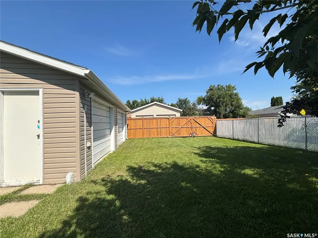 10 Mackie Crescent Saskatoon SK S7L 3V3