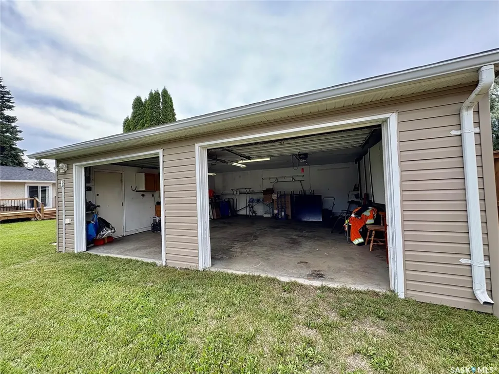 10 Mackie Crescent Saskatoon SK S7L 3V3