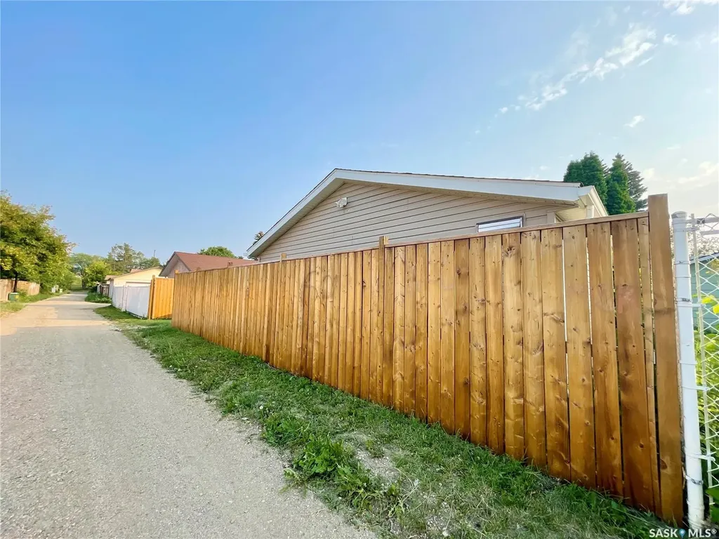 10 Mackie Crescent Saskatoon SK S7L 3V3