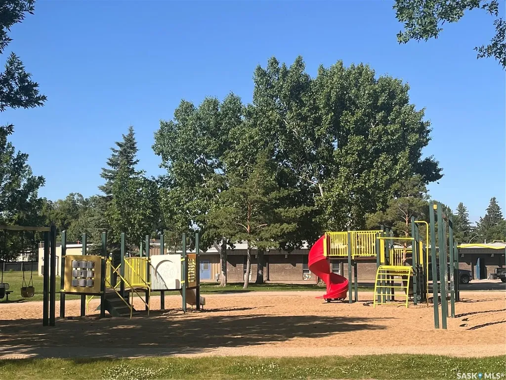 10 Mackie Crescent Saskatoon SK S7L 3V3