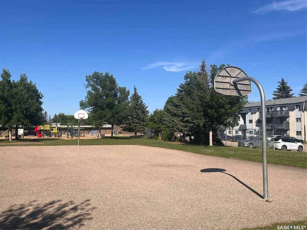 10 Mackie Crescent Saskatoon SK S7L 3V3