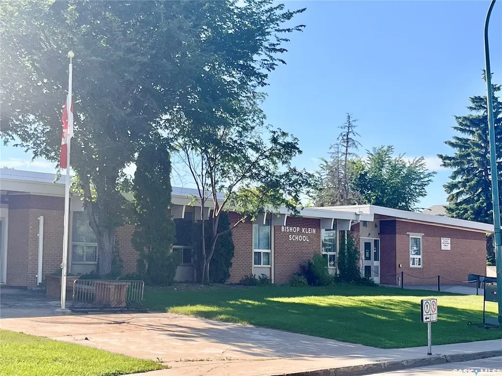 10 Mackie Crescent Saskatoon SK S7L 3V3