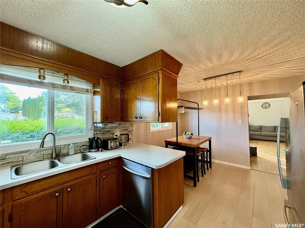 10 Mackie Crescent Saskatoon SK S7L 3V3