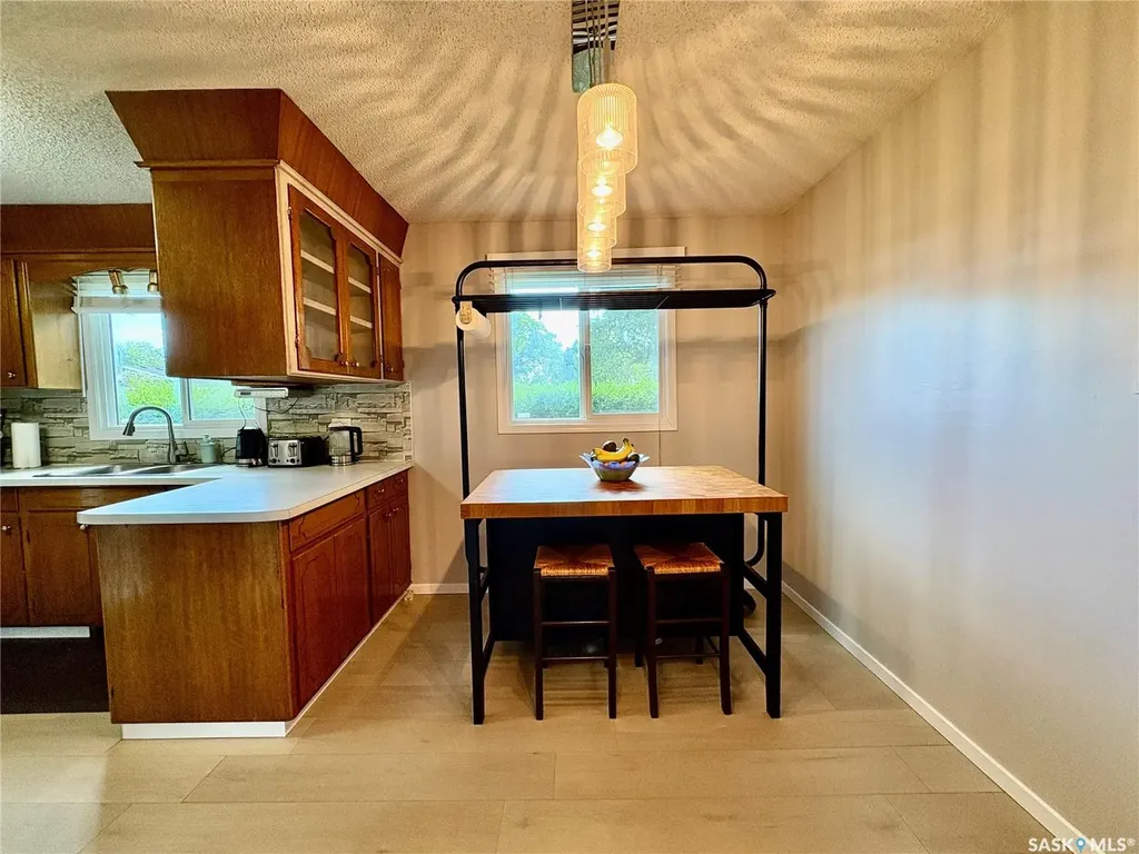 10 Mackie Crescent Saskatoon SK S7L 3V3