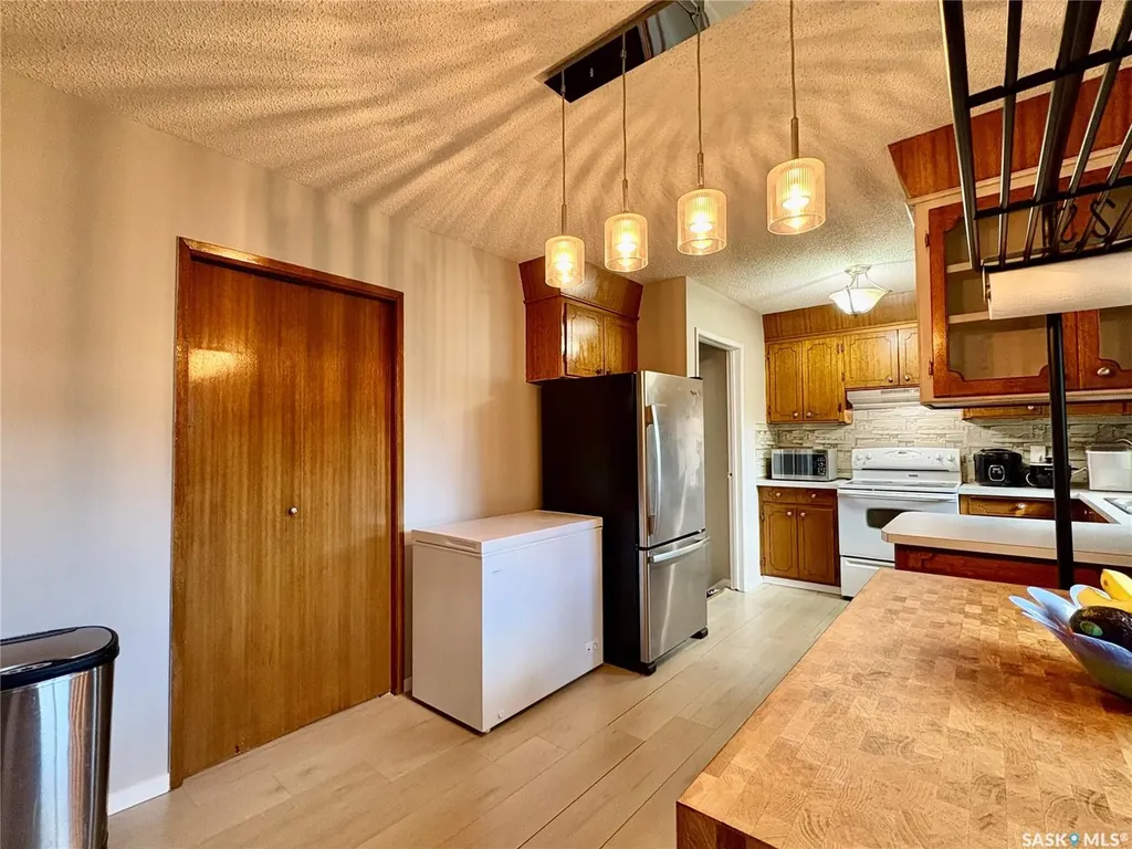 10 Mackie Crescent Saskatoon SK S7L 3V3