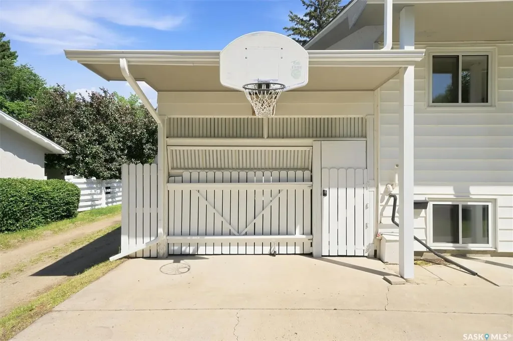 1009 East Centre Saskatoon SK S7J 3A2