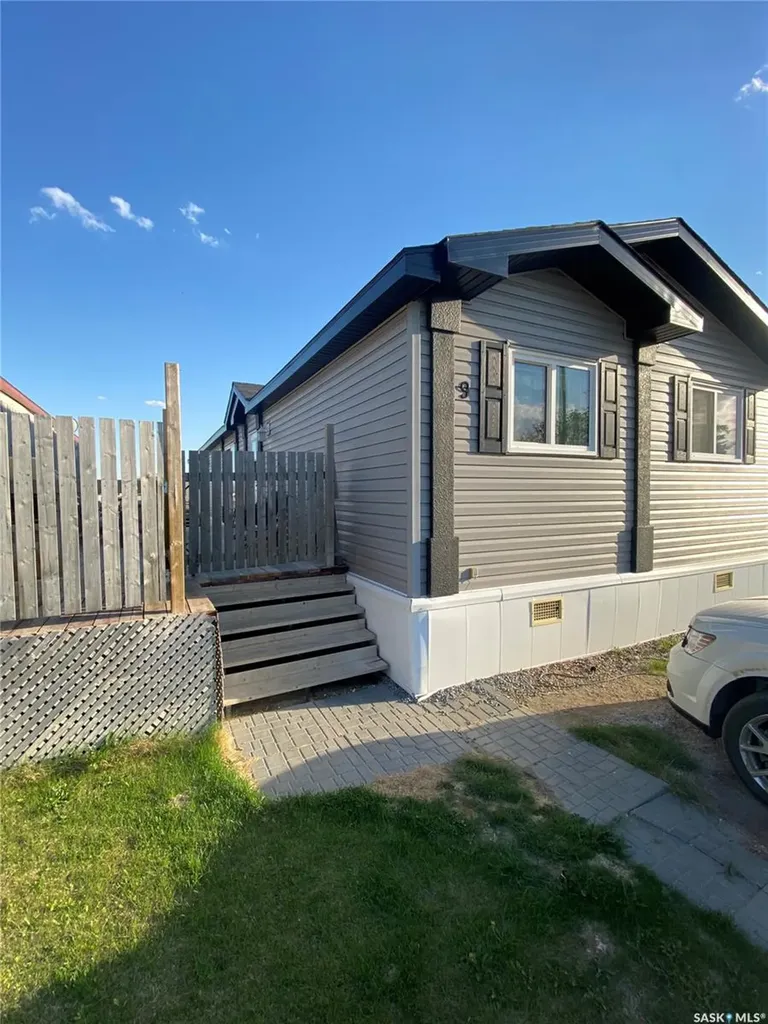 9 Golfview Crescent Kindersley SK S0L 1S1