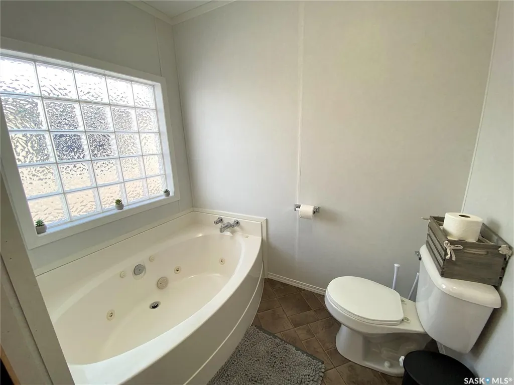 9 Golfview Crescent Kindersley SK S0L 1S1