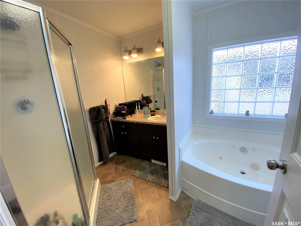 9 Golfview Crescent Kindersley SK S0L 1S1