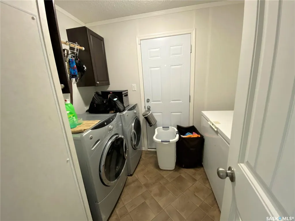 9 Golfview Crescent Kindersley SK S0L 1S1