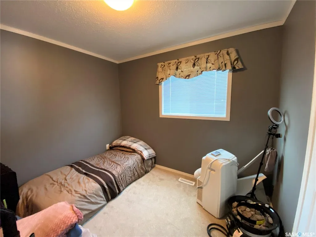 9 Golfview Crescent Kindersley SK S0L 1S1