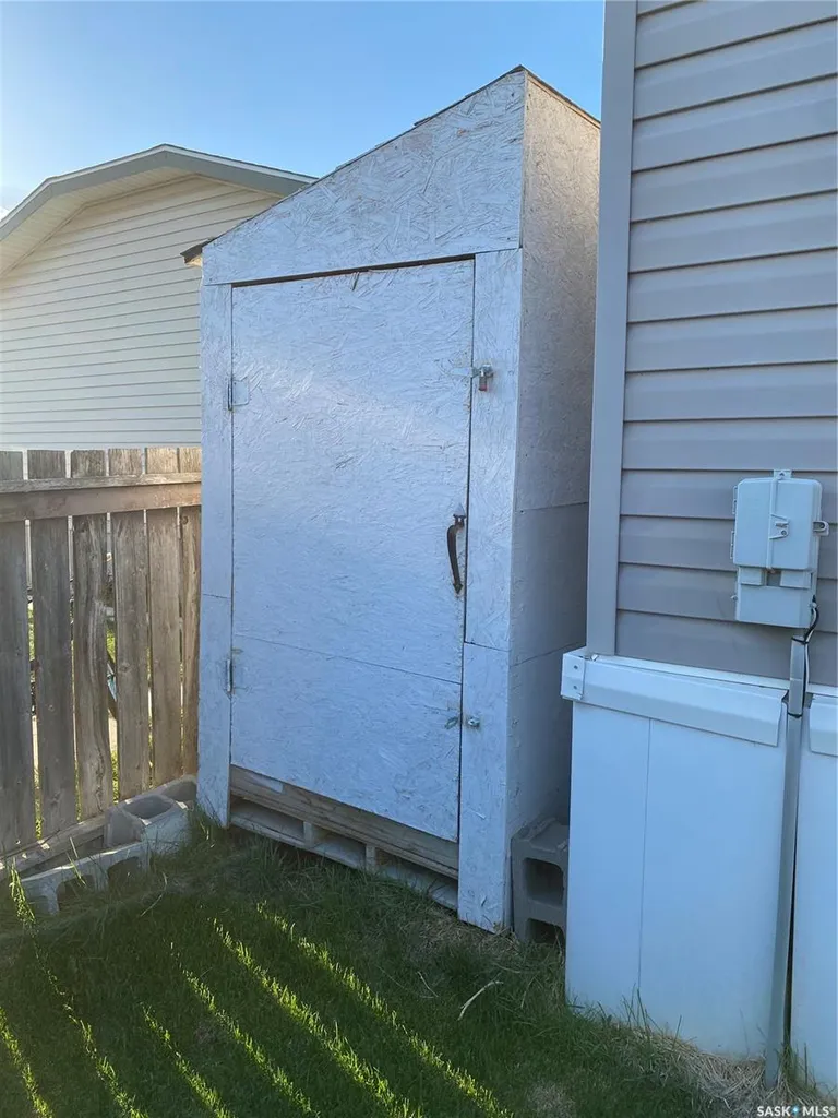 9 Golfview Crescent Kindersley SK S0L 1S1
