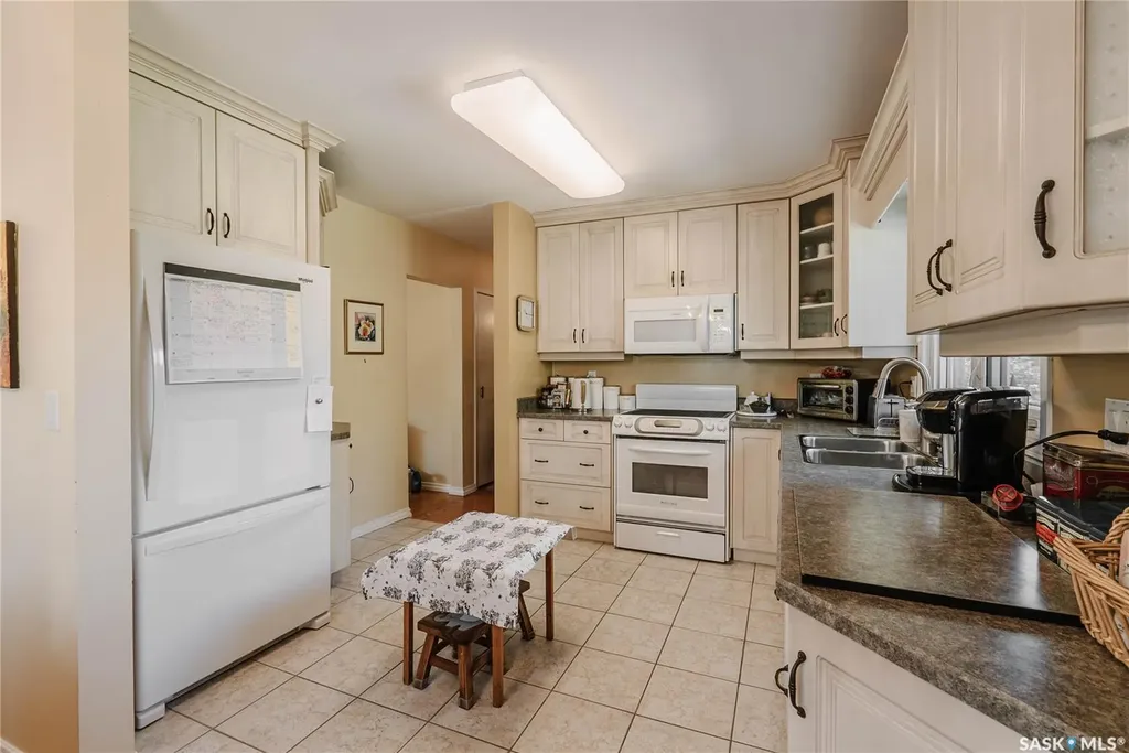 2704 Preston Avenue S Saskatoon SK S7J 2G6