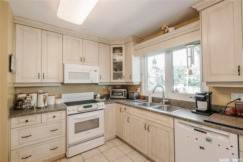 2704 Preston Avenue S Saskatoon SK S7J 2G6