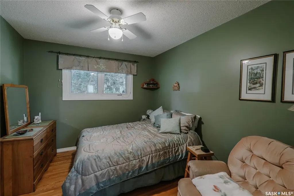 2704 Preston Avenue S Saskatoon SK S7J 2G6