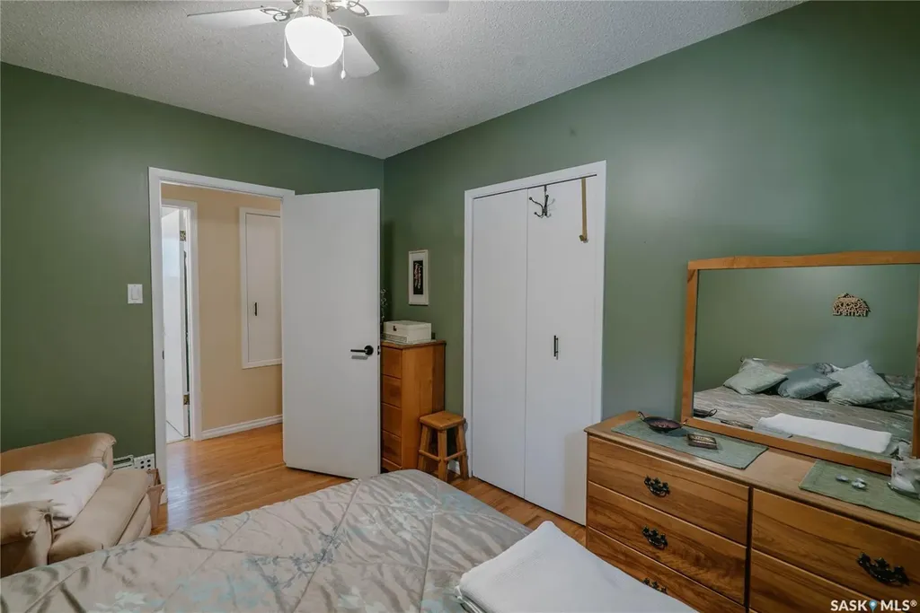 2704 Preston Avenue S Saskatoon SK S7J 2G6