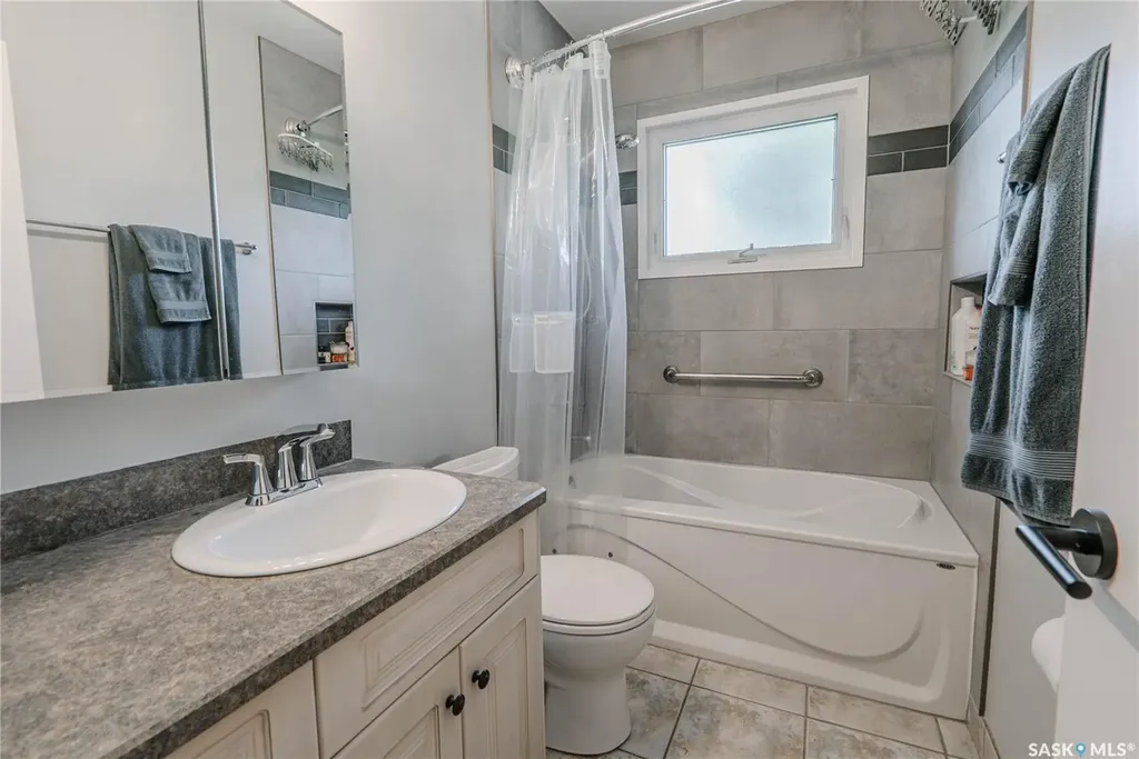 2704 Preston Avenue S Saskatoon SK S7J 2G6