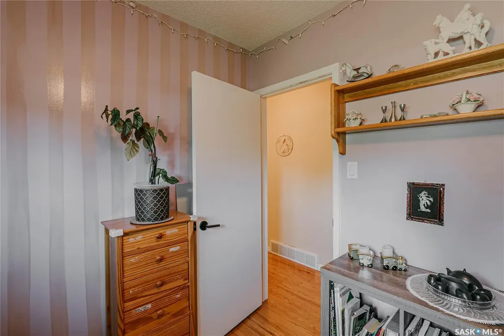 2704 Preston Avenue S Saskatoon SK S7J 2G6