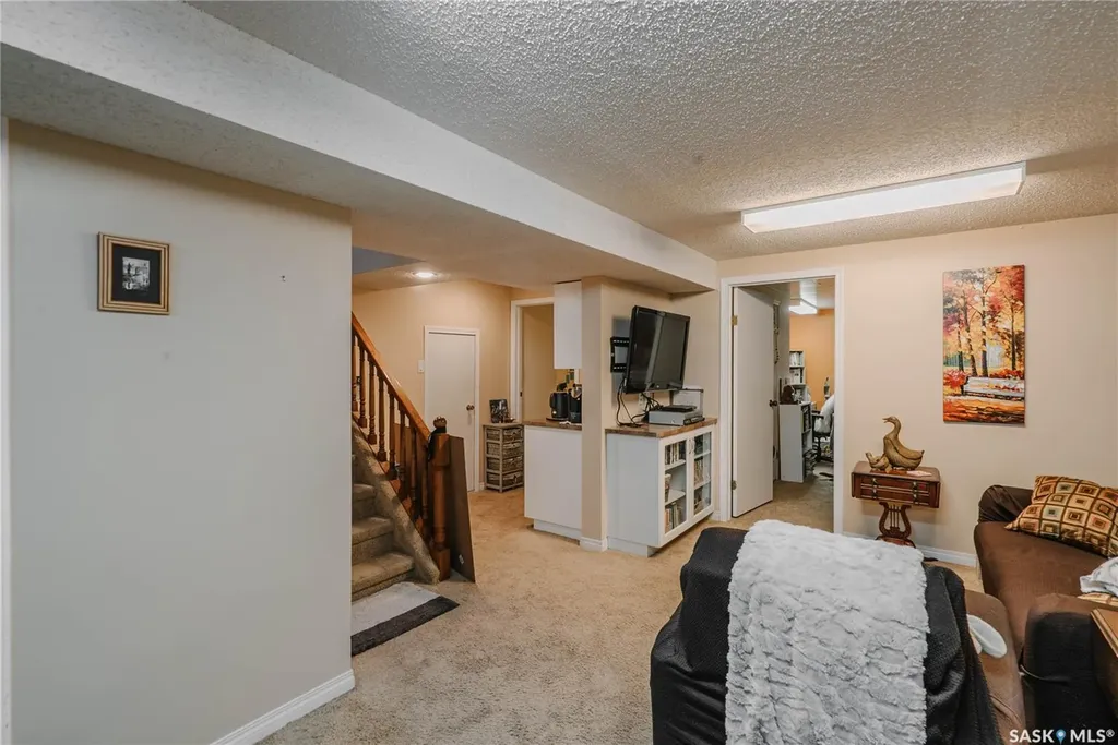 2704 Preston Avenue S Saskatoon SK S7J 2G6