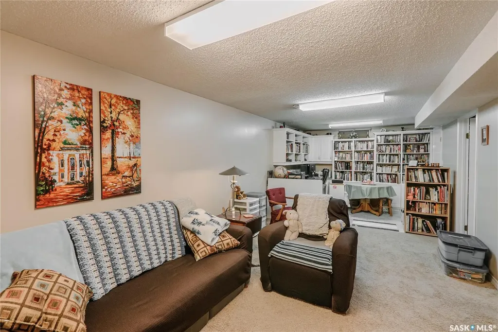 2704 Preston Avenue S Saskatoon SK S7J 2G6