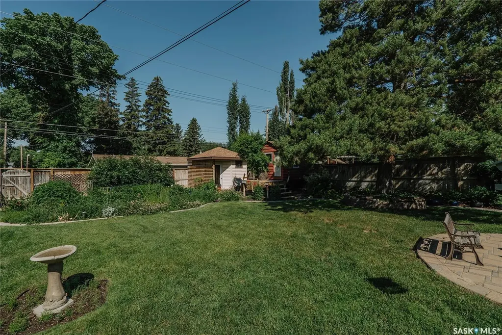 2704 Preston Avenue S Saskatoon SK S7J 2G6
